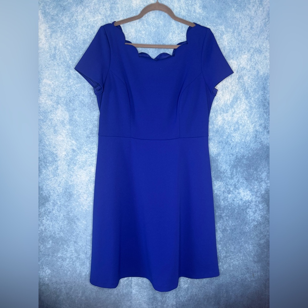Glamour Elegant Royal Blue Short-Sleeve Dress with Scalloped Square Neckline
